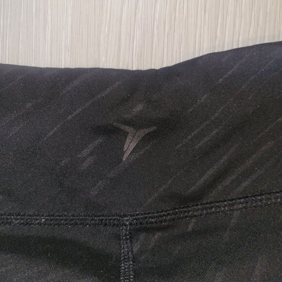 Old Navy Active Black Capri Leggings Womens S workout athleisure yoga comfort - Picture 4 of 5